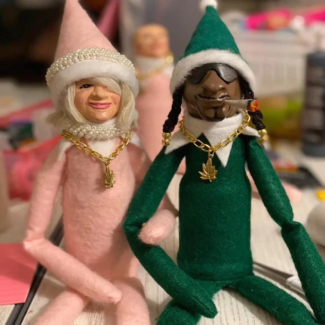 Snoop On Stoop Christmas Elf Doll